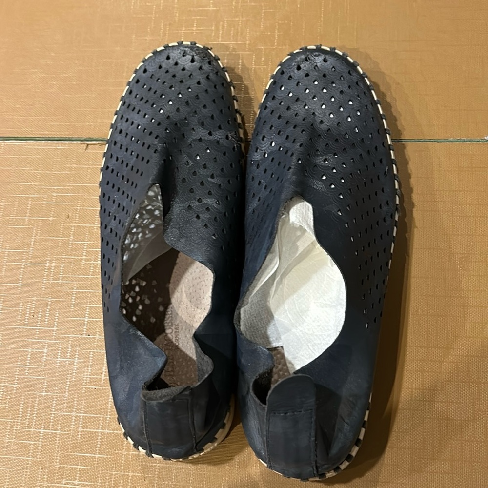 Navy blue tulip shoes